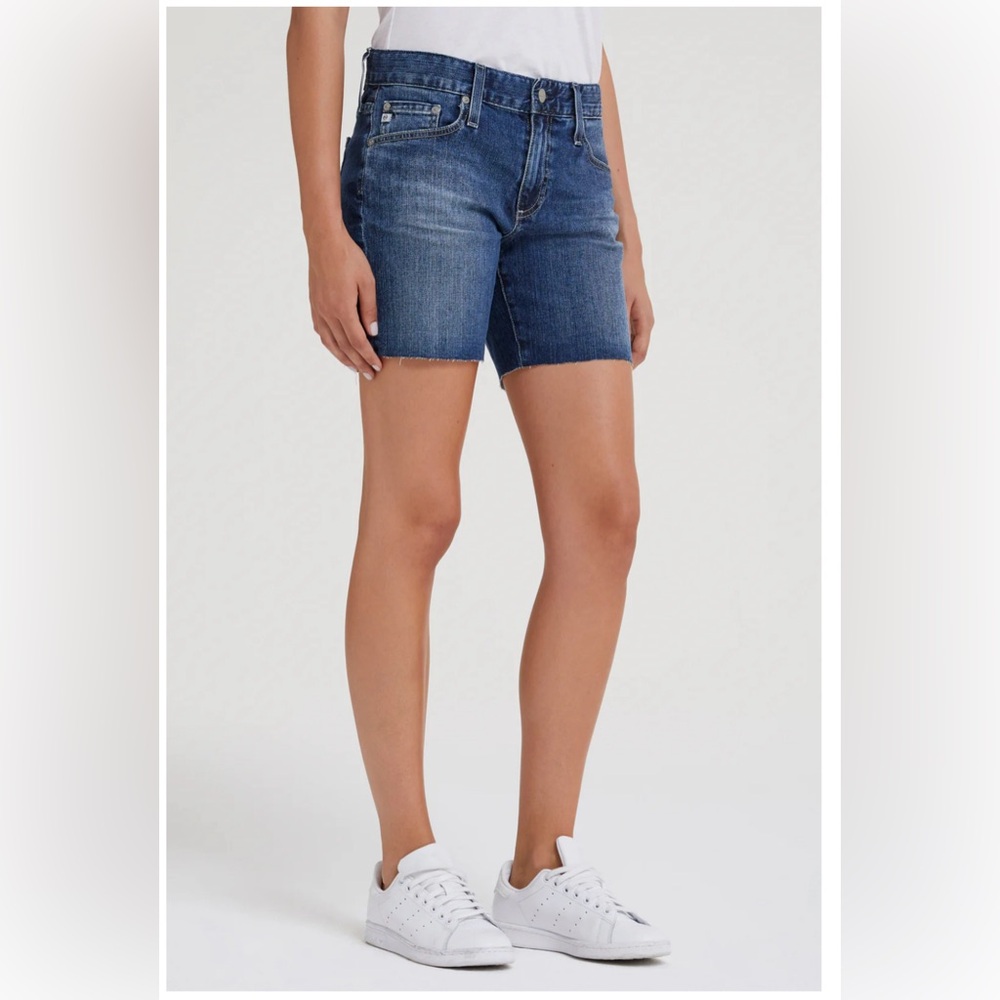 AG Becke Short size 28 in 11 Year Streaming.